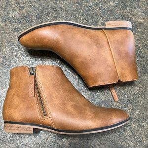 Girls CAT & JACK boots size 2